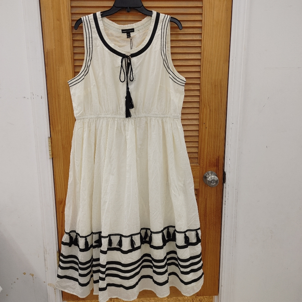 Sleeveless White Midi Dress with Black Trim - Picture 11 of 11